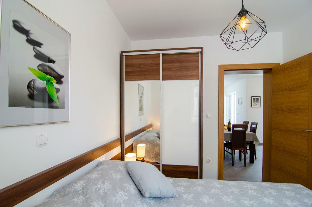 Apartman Sara 4 *