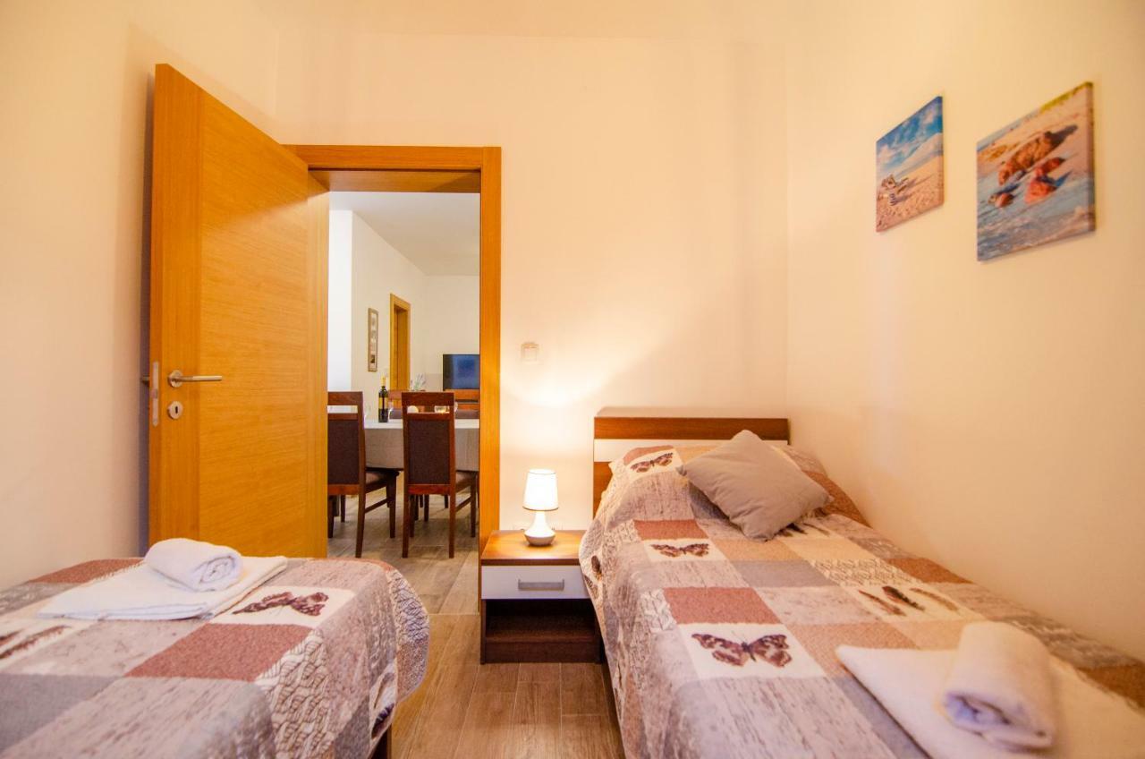 Apartman Sara 4 *