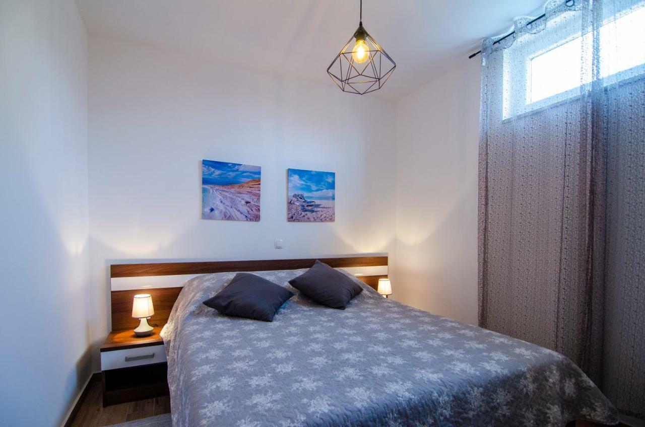 Apartman Sara 4 *
