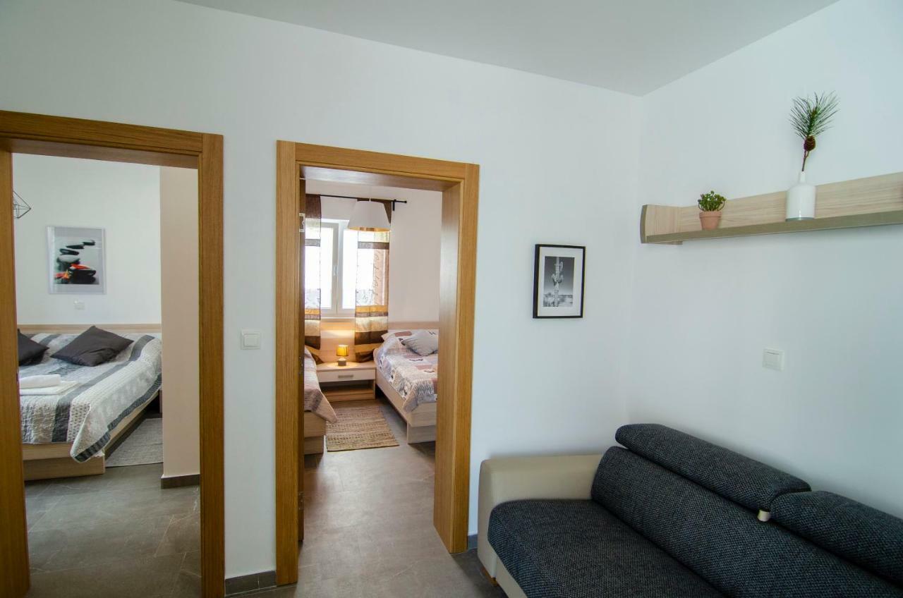 Sara 4 Apartman *