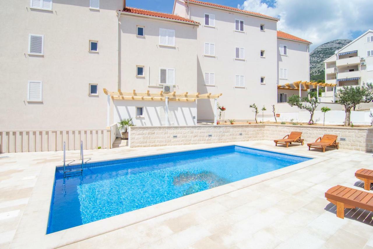 Apartman Sara 4 *