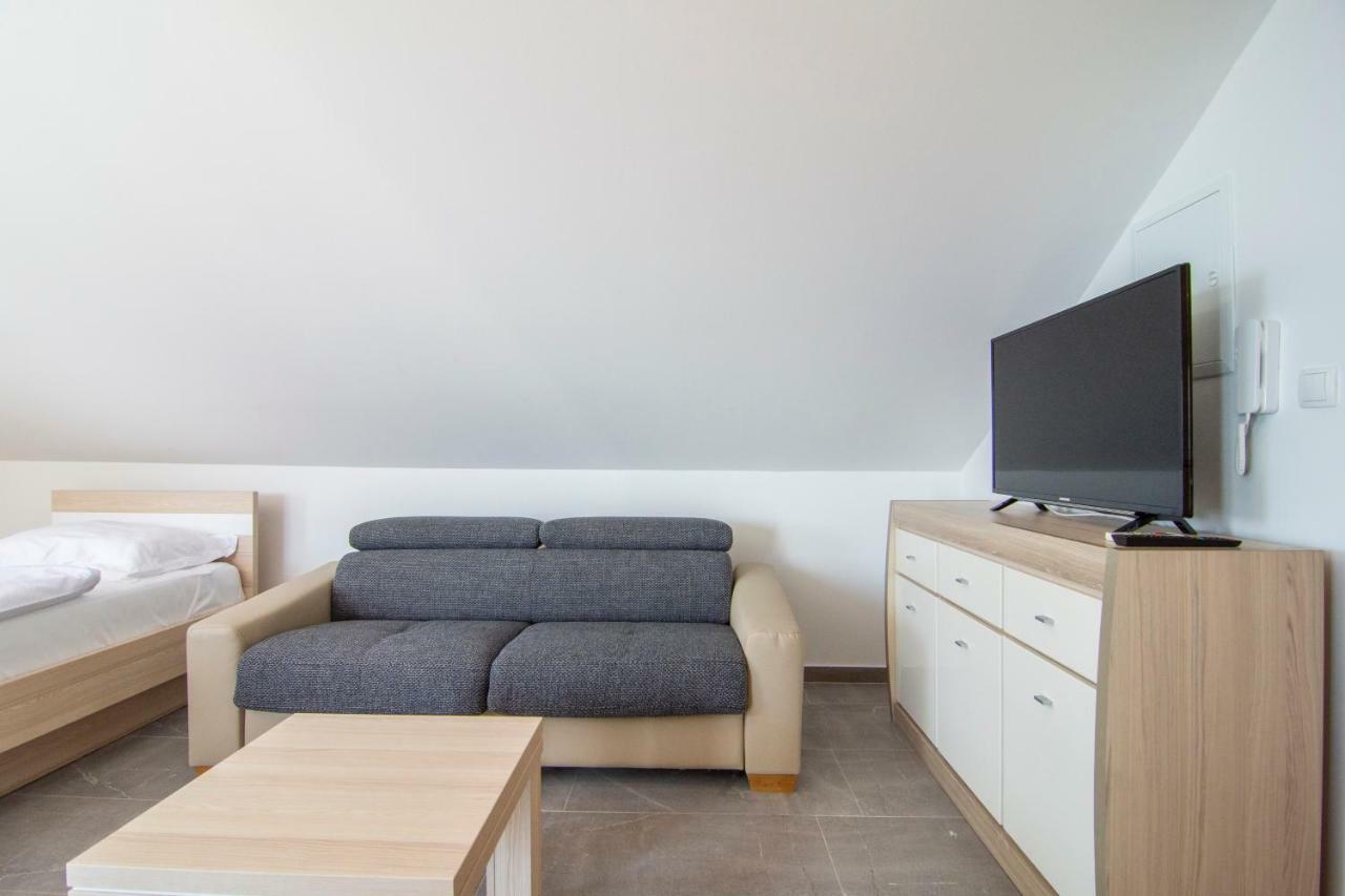Sara 4 Apartman *