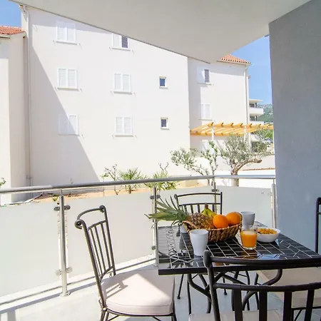 Apartments Sara 4 Bol Exterior photo